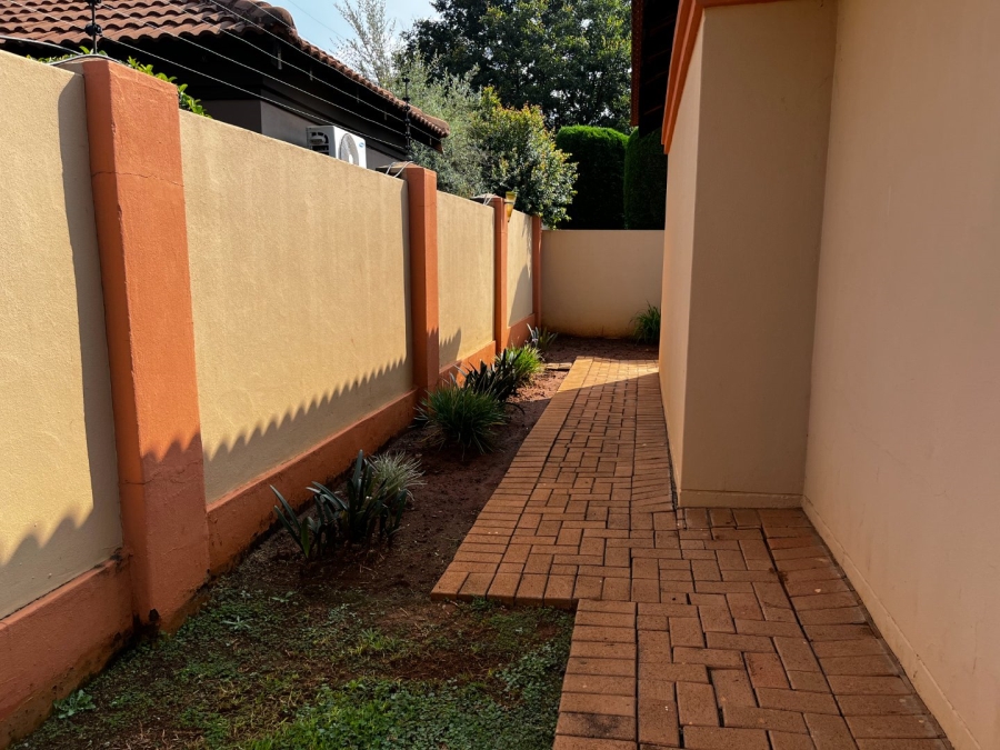 To Let 2 Bedroom Property for Rent in Melodie North West